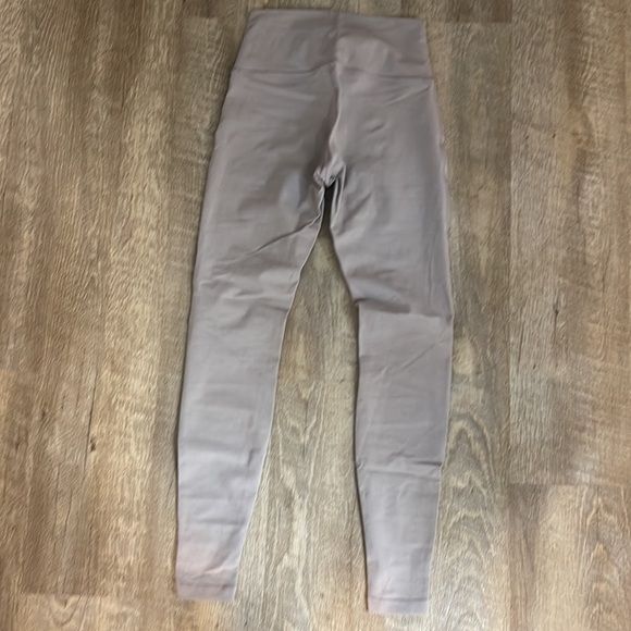 BNWOT Lululemon mesh ladies leggings - Picture 3 of 5